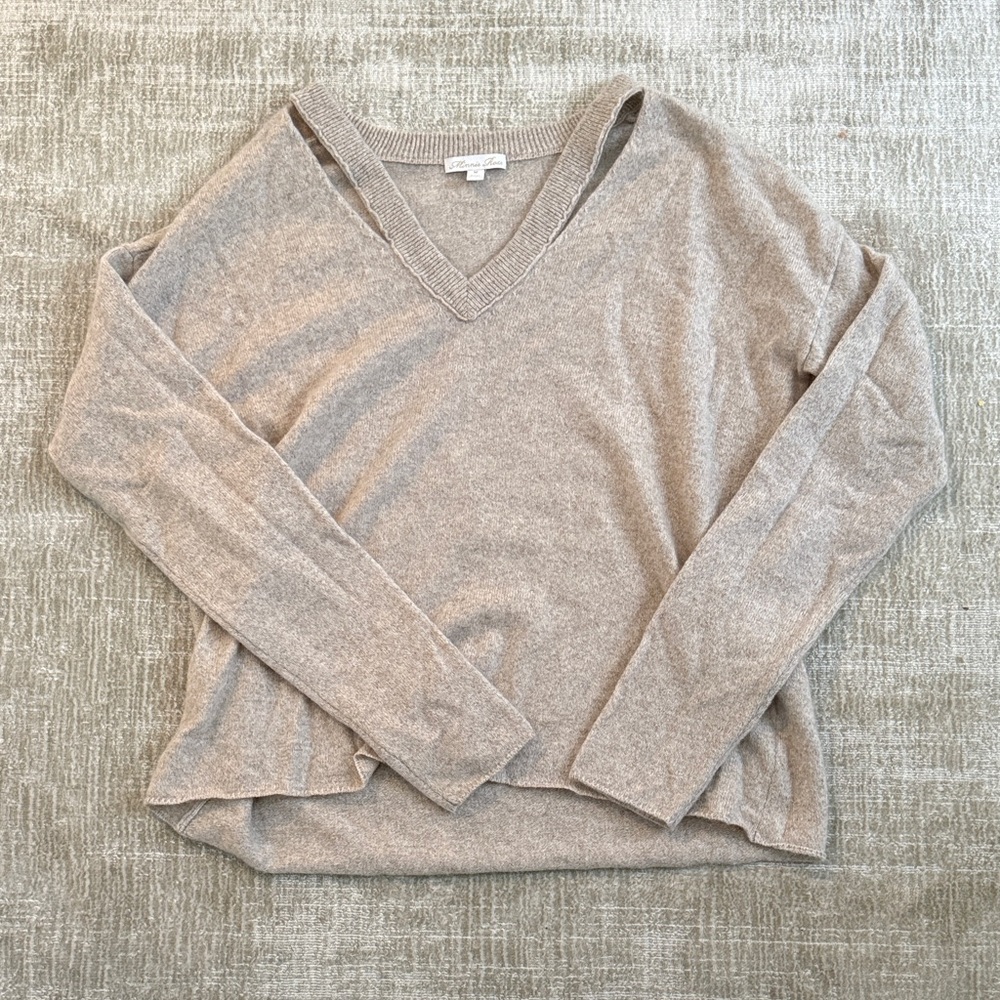 Minnie Rose Taupe cashmere V-Neck Sweater